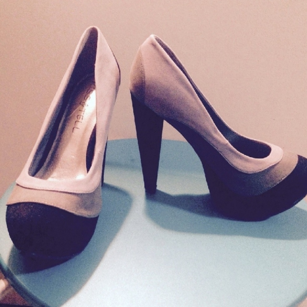 Kiss N Tell Black/Grey Pumps Heels Size6, 6.5, 10